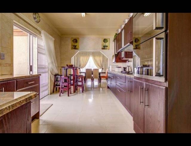 4 BEDROOM HOUSE FOR SALE IN KEMPTON PARK EXT 04